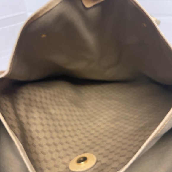 Vintage Gucci Large Tote with Mini Coin Pouch - Picture 16 of 16